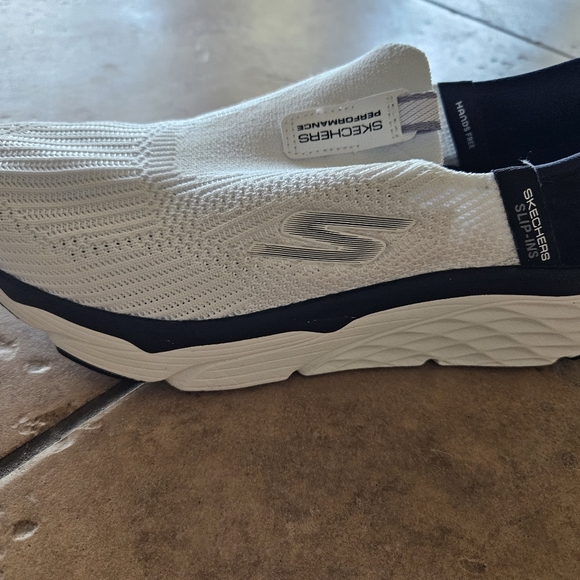Skechers Performance Slip Ins with Air Cooled Memory Foam Size 6.5 White and Bl - Picture 6 of 9